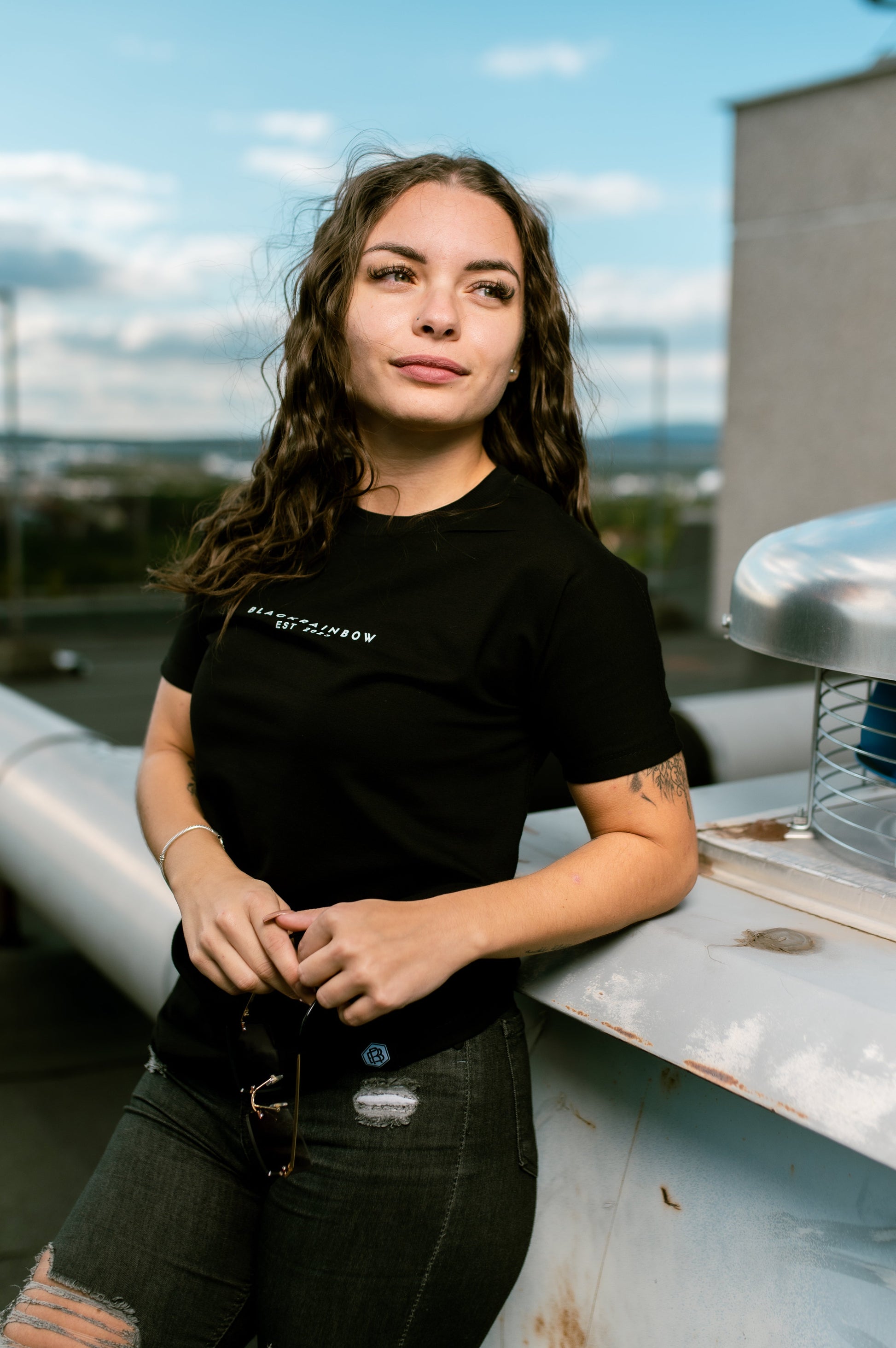 CORE Feliratos Fekete Póló – modellen