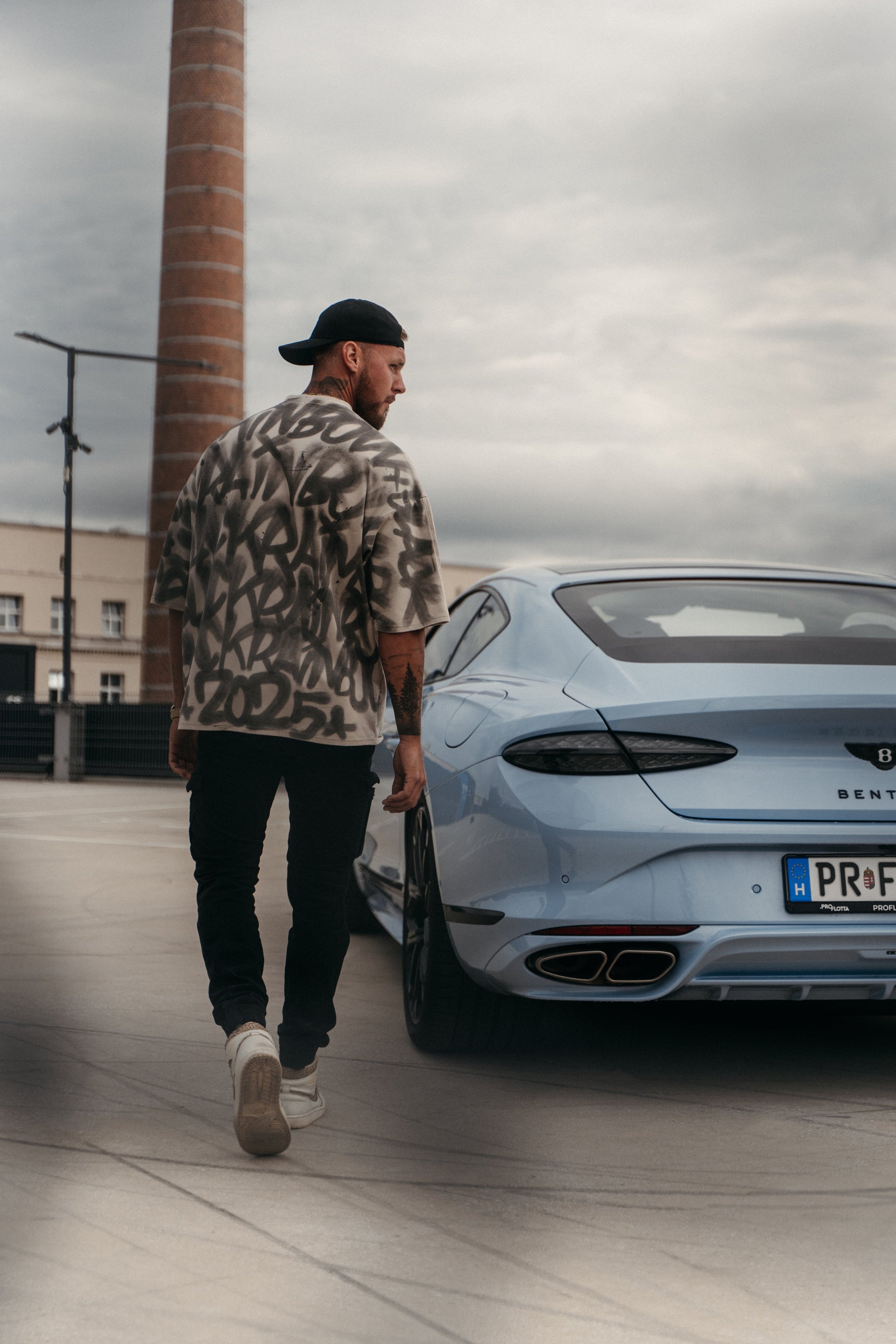 2025 LIMITED Graff Oversize Póló – modellen