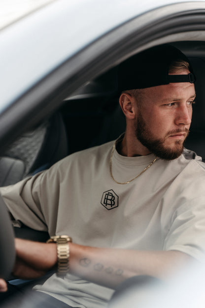 2025 LIMITED Graff Oversize Póló – modellen