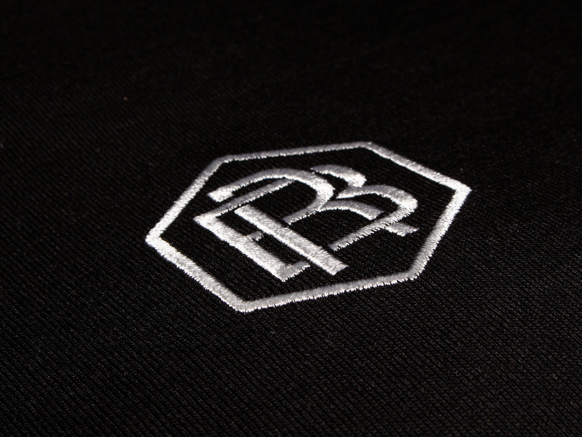 Prémium Oversize Póló – hímzett részlet