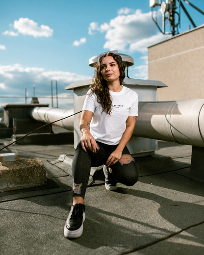 CORE Feliratos Fehér Póló – modellen